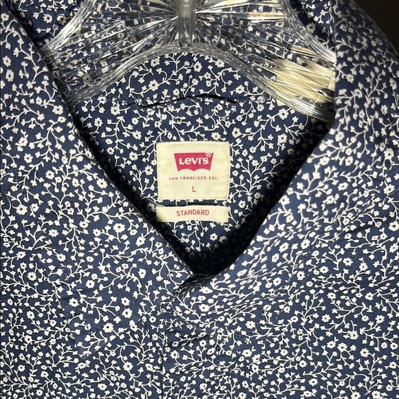 Levi's Blue and White Casual Button Down Shirt Relaxed Fit - Picture 2 of 10